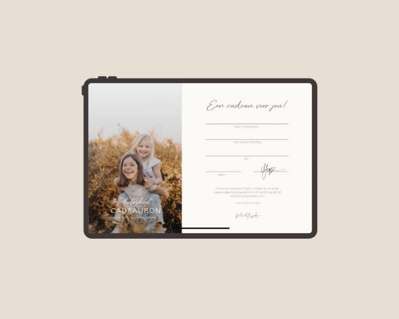 Digitale fotoshoot cadeaubon van Picturelyspoken voor gezinnen in 't Gooi