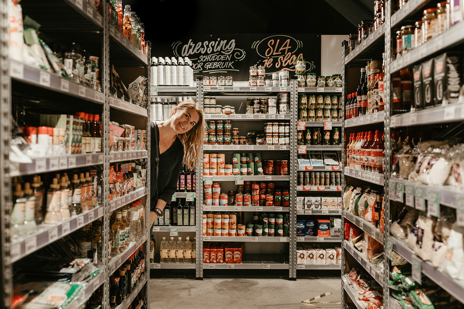 portret van vrouw in een supermarkt tijdens een personal branding fotoshoot